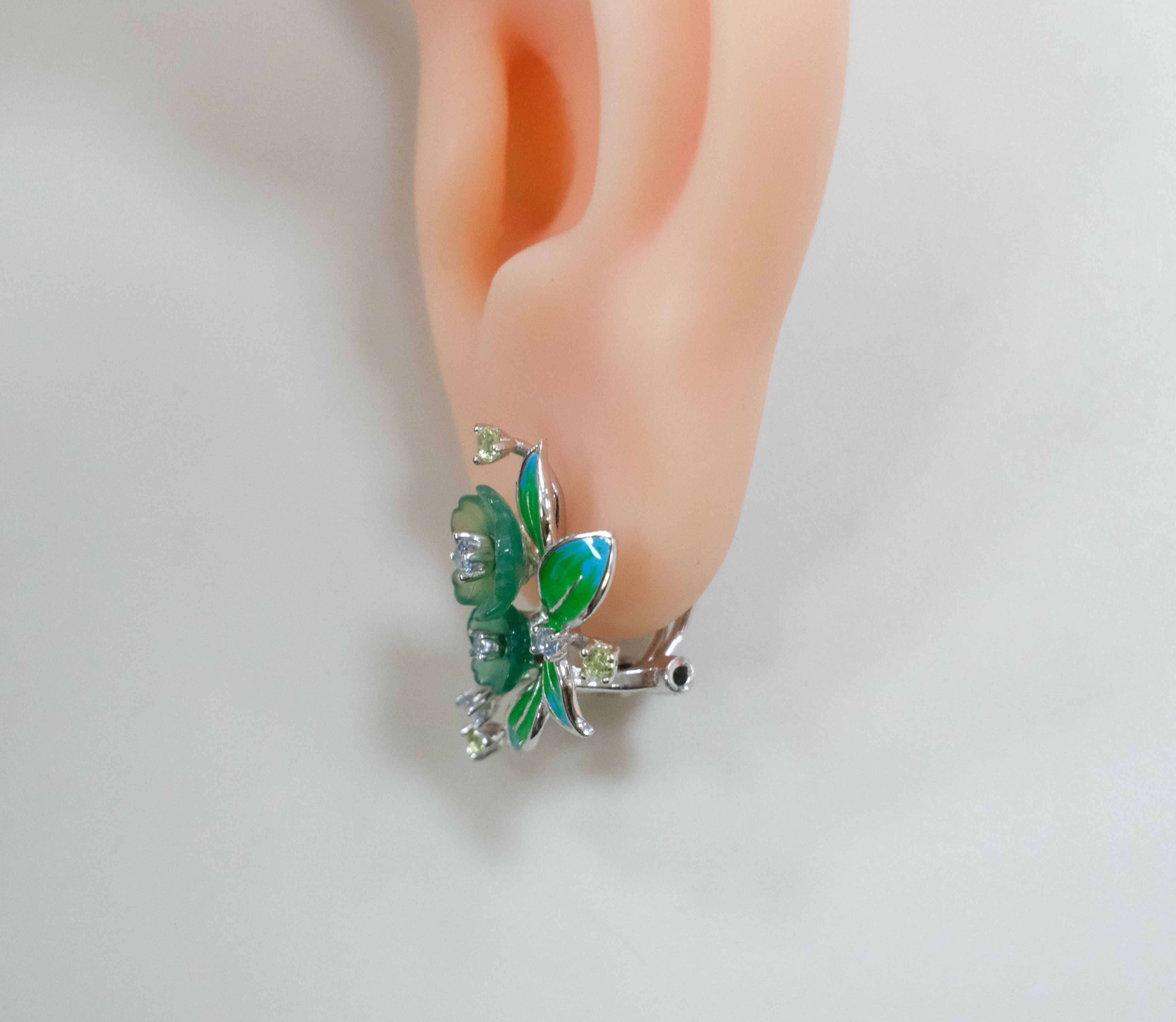 Серебряные серьги с халцедонами "Цветы"